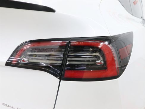 Used 2021 Tesla Model Y Long Range AWD/4WD image 12