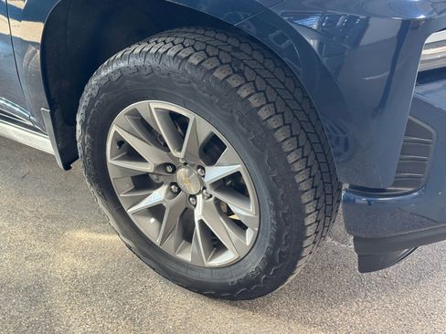 Used 2021 Chevrolet Silverado 1500 High Country w/ Technology Package image 4