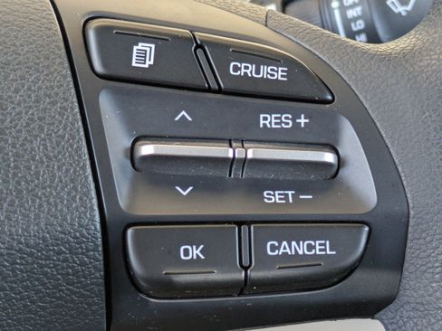 Used 2020 Hyundai Elantra SE FWD image 21