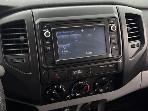 Used 2014 Toyota Tacoma PreRunner w/ Convenience Package image 18