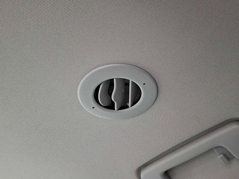 Used 2023 GMC Acadia SLT image 27