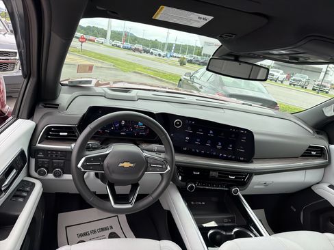 Used 2025 Chevrolet Tahoe Premier AWD/4WD image 14
