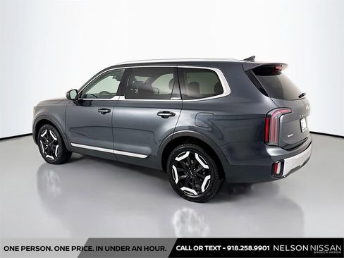 Used 2024 Kia Telluride EX w/ EX Captain's Chair Package FWD image 7