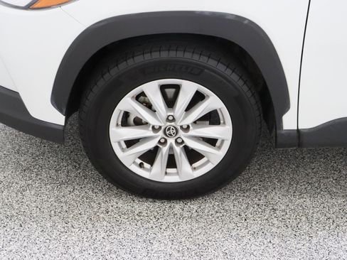 Certified 2023 Toyota Corolla Cross LE w/ Moonroof Package image 11