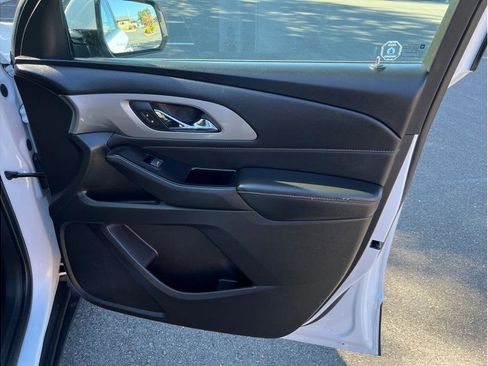 Used 2018 Chevrolet Traverse LT image 20