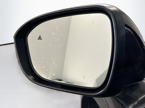 Used 2025 Nissan Kicks SV AWD/4WD image 16