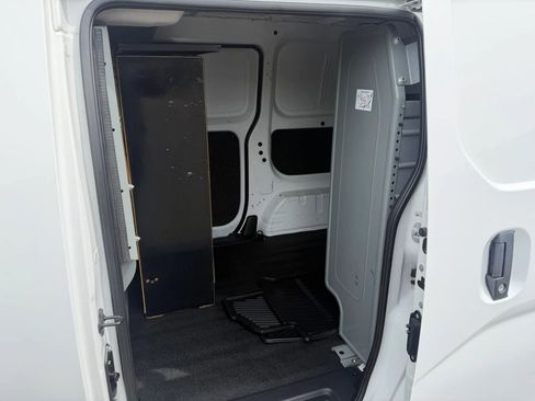 Used 2015 Nissan NV200 SV image 12