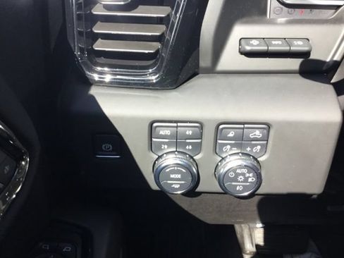 Used 2025 GMC Sierra 3500 AT4 w/ AT4 Premium Plus Package AWD/4WD image 23