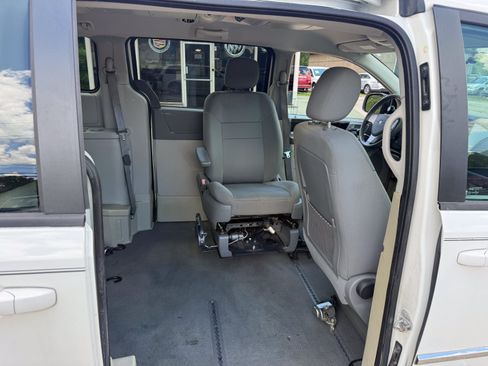 Used 2010 Dodge Grand Caravan SXT w/ Trailer Tow Group FWD image 30