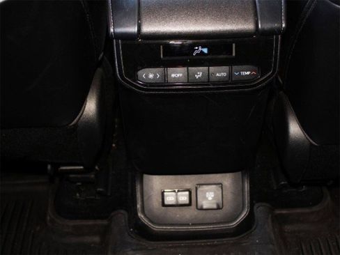 Used 2022 Toyota Highlander Limited image 16