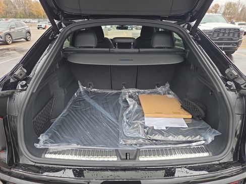 New 2025 Audi SQ5 Prestige image 8