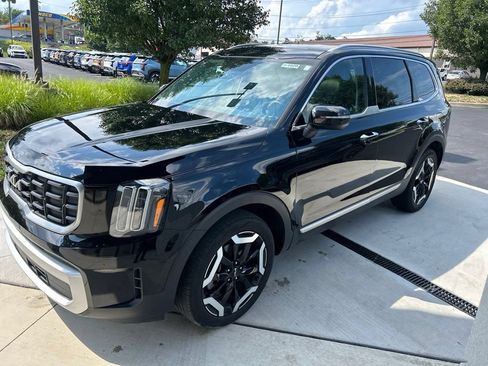 Certified 2024 Kia Telluride S w/ S Sunroof Package AWD/4WD image 3