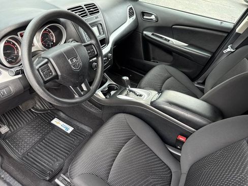 Used 2018 Dodge Journey SE w/ Blacktop Package image 9