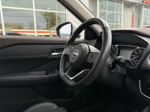 Used 2023 Nissan Rogue SV w/ SV Premium B Package image 27