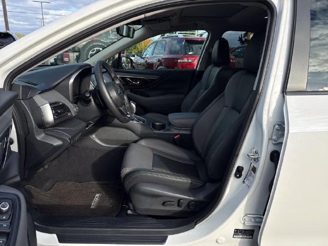 Used 2025 Subaru Outback Onyx Edition AWD/4WD image 14