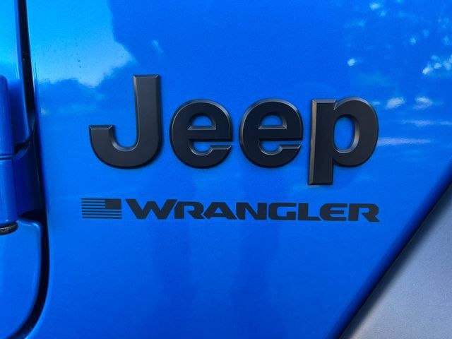 Used 2025 Jeep Wrangler Sport AWD/4WD image 39
