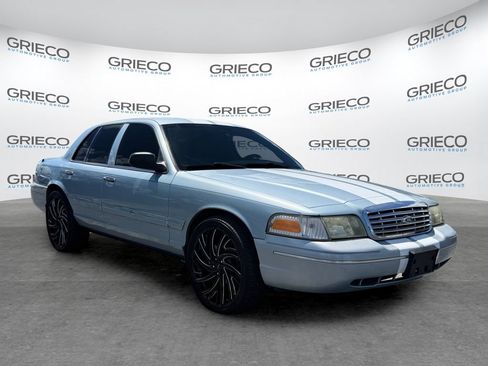 Used 2005 Ford Crown Victoria LX RWD image 1