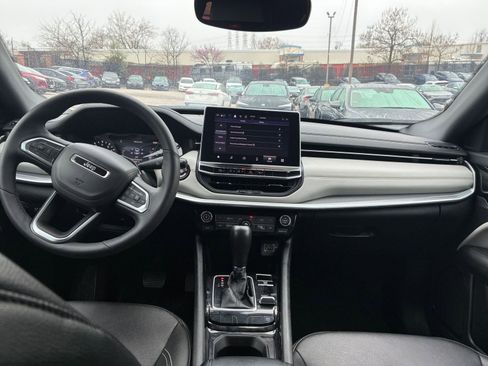 Used 2025 Jeep Compass Limited image 28