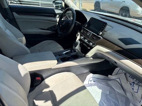 Used 2018 Honda Accord EX image 4