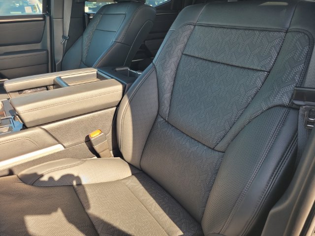 Used 2025 Toyota Tundra Limited AWD/4WD image 13
