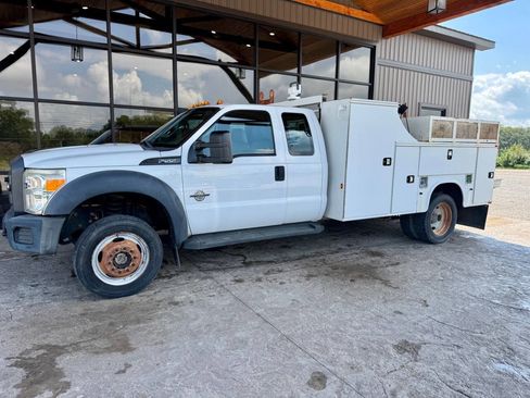 Used 2015 Ford F550 4x4 SuperCab Super Duty image 2