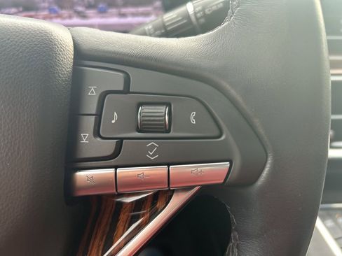 Used 2022 Cadillac Escalade Premium Luxury w/ Performance Package image 12