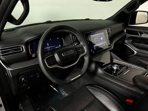 Used 2024 Jeep Wagoneer Series II w/ Flexible Seating Group image 12