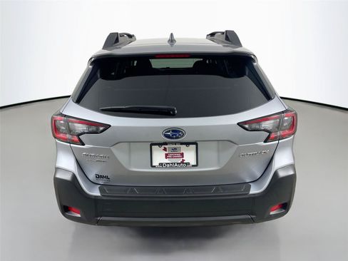 Used 2025 Subaru Outback Premium AWD/4WD image 12