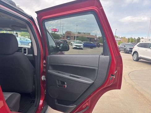 Used 2010 Jeep Grand Cherokee Laredo image 19