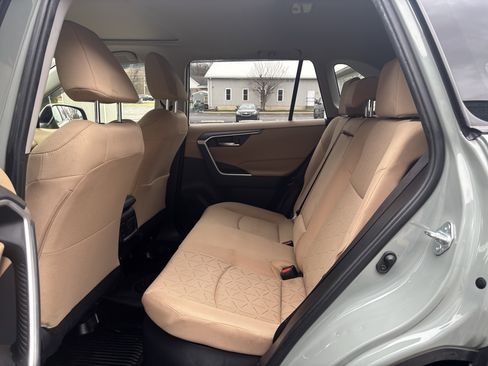 Used 2019 Toyota RAV4 XLE image 14