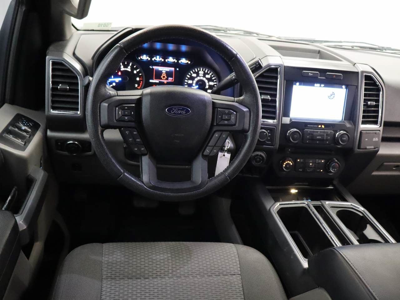 Used 2016 Ford F150 XLT w/ Equipment Group 302A Luxury AWD/4WD image 4