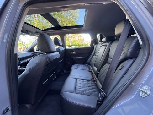 Used 2024 Nissan Rogue Platinum w/ Platinum Premium Package AWD/4WD image 19