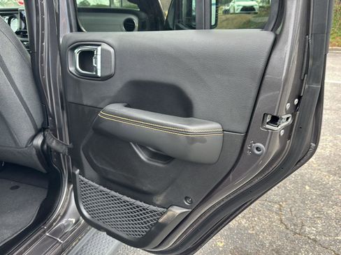 Used 2025 Jeep Wrangler Sahara image 13