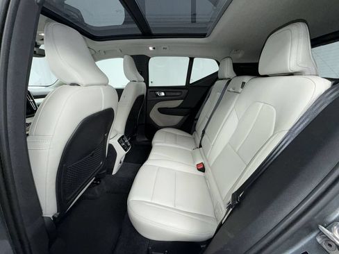 Used 2019 Volvo XC40 T5 Momentum AWD/4WD image 13
