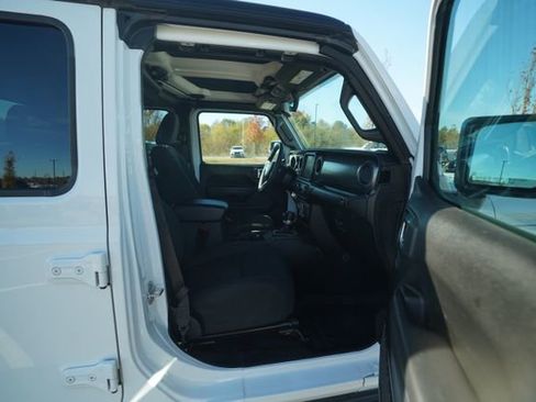 Used 2023 Jeep Gladiator Sport image 18