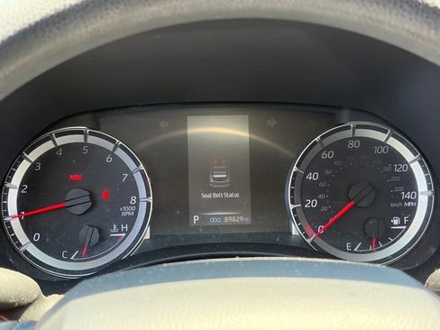 Used 2021 Toyota Highlander L FWD image 12