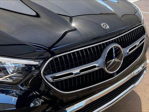 Used 2025 Mercedes-Benz GLC 300 4MATIC image 30