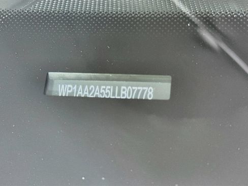 Used 2020 Porsche Macan AWD/4WD image 28