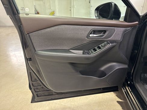 Used 2021 Nissan Rogue SV image 31