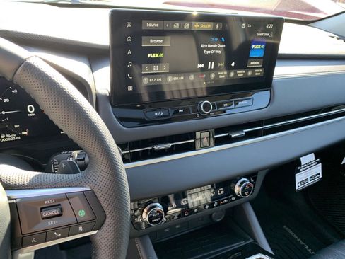 New 2025 Mitsubishi Outlander SEL image 16