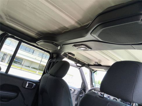 Used 2018 Jeep Wrangler Unlimited Sport S AWD/4WD image 23