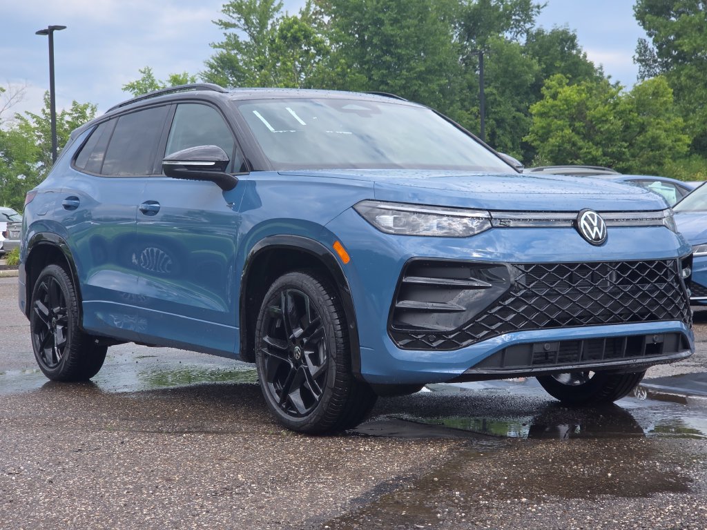 New 2026 Volkswagen Tiguan SE R-Line AWD/4WD image 2