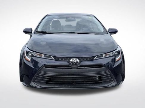 Used 2025 Toyota Corolla LE FWD image 2