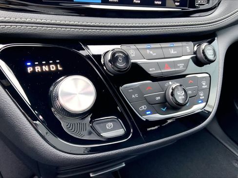 New 2026 Chrysler Pacifica Select image 16