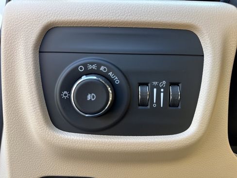 New 2025 Jeep Grand Cherokee L Limited w/ Luxury Tech Group II image 54