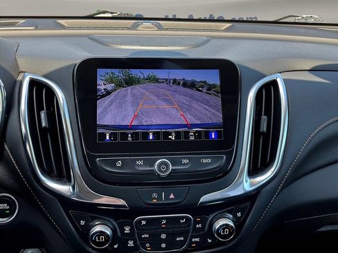 Used 2022 Chevrolet Equinox Premier AWD/4WD image 17