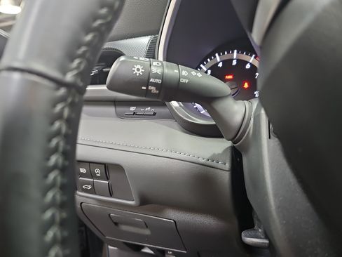 Used 2023 Toyota Highlander XSE FWD image 28
