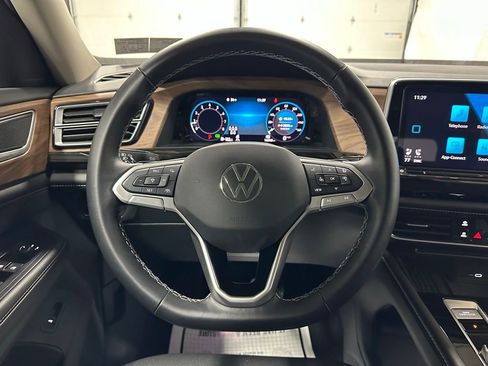 Used 2025 Volkswagen Atlas SE image 18