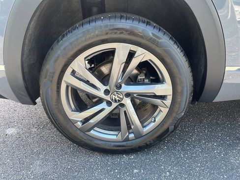 Certified 2024 Volkswagen Atlas Cross Sport SEL R-Line AWD/4WD image 31