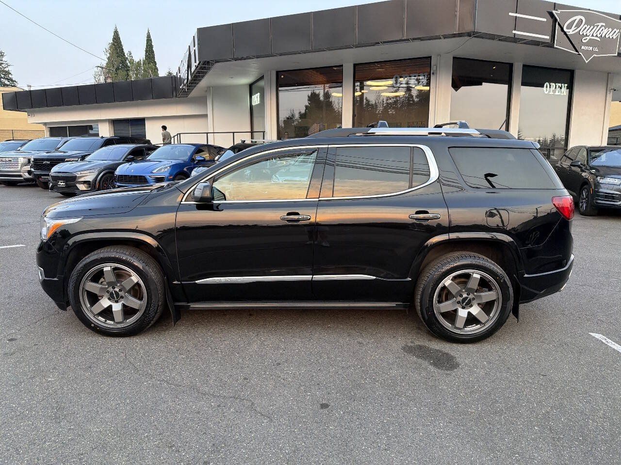 Used 2017 GMC Acadia Denali AWD/4WD image 2